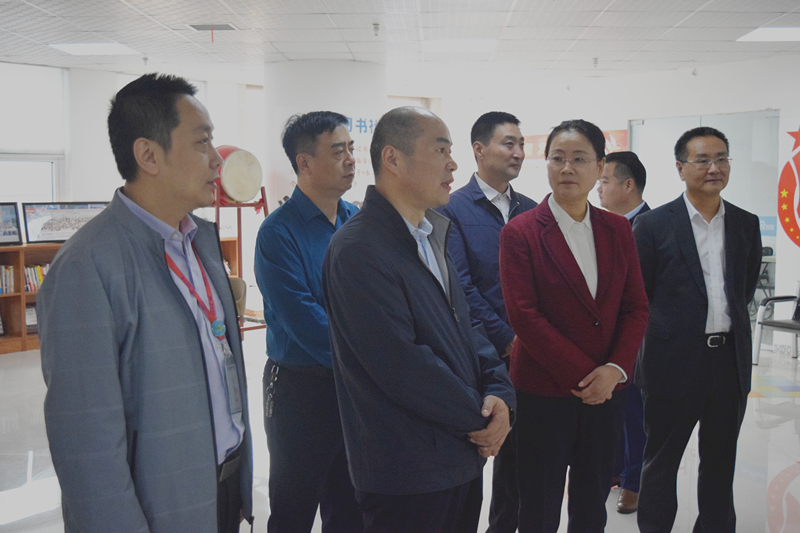 熱烈歡迎河南省委統(tǒng)戰(zhàn)部副部長梁險(xiǎn)峰一行蒞臨安陽青峰網(wǎng)絡(luò)調(diào)研社會(huì)階層工作！